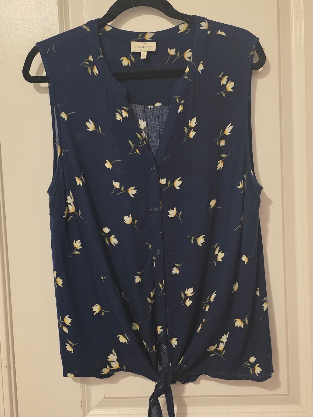 Lucky Brand Sleeveless button-down tie-front hem Size XL - Picture 1 of 5